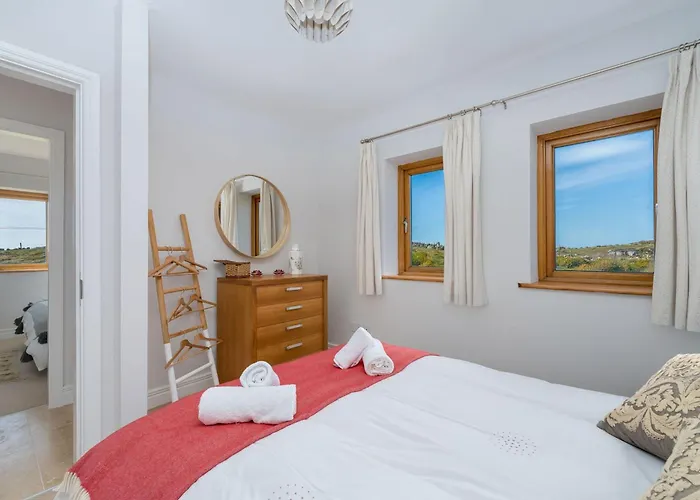 464 - * Claddaghduff